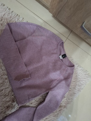 Gym top like new, fits sizes S M