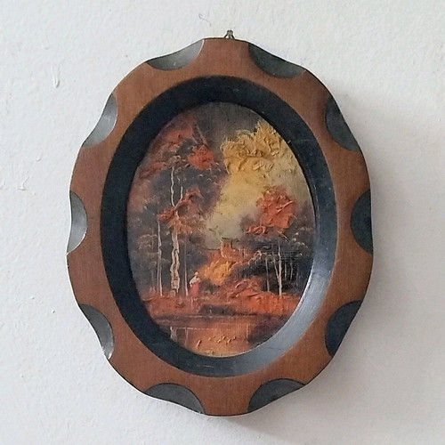 Oval miniatures like new in wooden frames