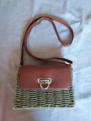 Summer crossbody bag green like new
