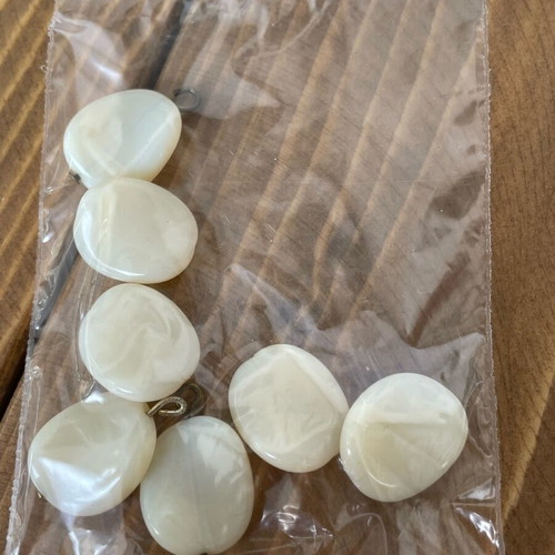 Pack of glass beads like new, 6 bags