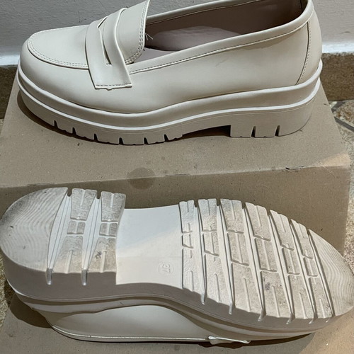 Loafers Sarigiannis beige like new, size 37