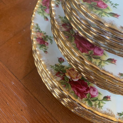 Royal Albert Old Country Roses 18-Piece Dinnerware Set like new