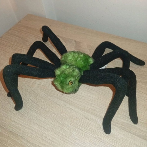 Plush spider like new condition