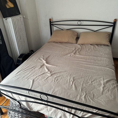 Iron semi-double bed with mattress
