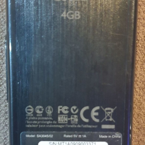Philips GoGear SA3045/02 multimedia player used with 4GB memory