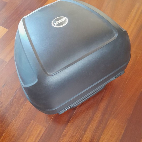 Givi 30LT motorcycle top case like new with base