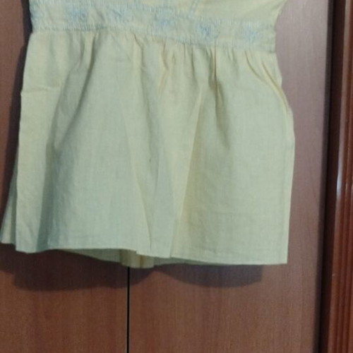Yellow spaghetti strap blouse like new, size M