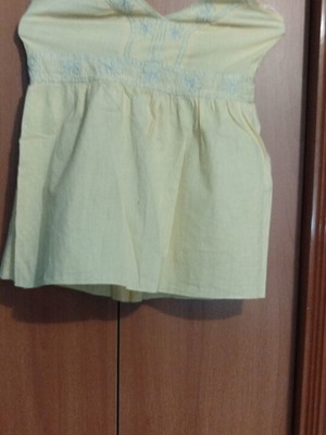Yellow spaghetti strap blouse like new, size M
