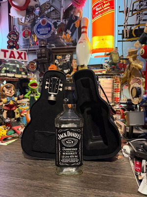 Jack Daniel's Tennessee Whiskey Limited Edition Guitar Case used