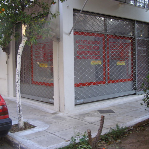 Commercial space 22 sqm renovated, ground floor, Keratsini Tambouria, with wc
