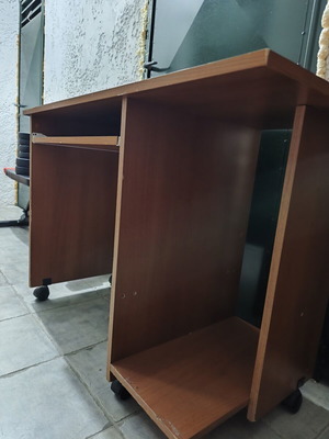 Work Desk like new with sliding drawer, wheels, and PC space