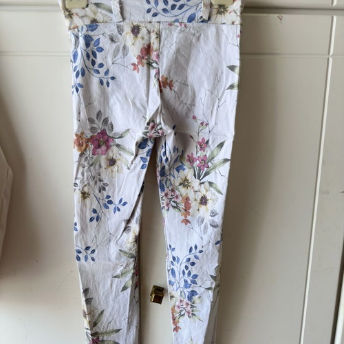 White Floral Pants like new, elastic fabric, high waist