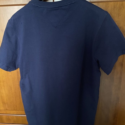 Tommy Hilfiger men's t-shirt like new with minor logo flaw, size S