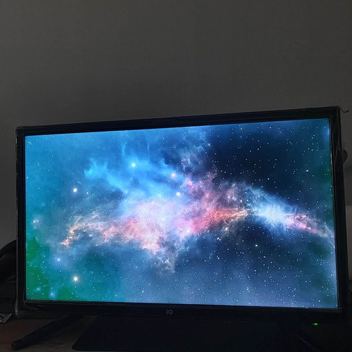 iQ 22-inch TV like new, ideal for office