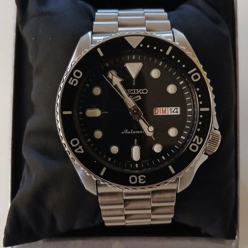 Seiko 5 wristwatch like new, gray