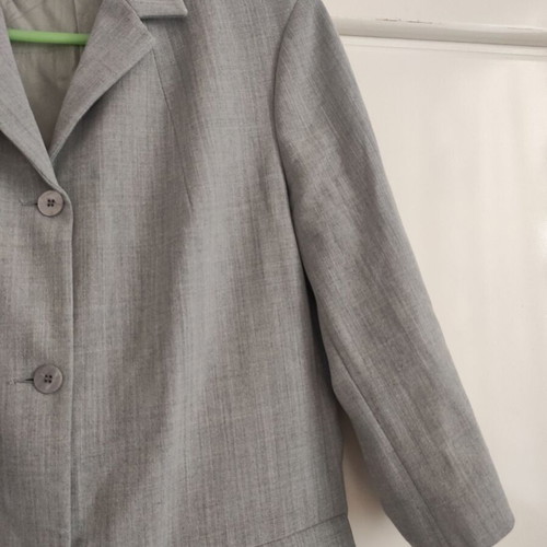 Piu & Piu thin women's coat size 46/L like new, gray