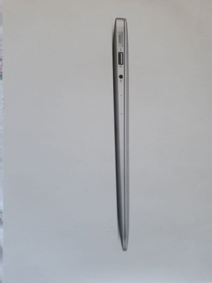 MacBook Air new, Intel Core i5, 8GB RAM, 128GB SSD, macOS