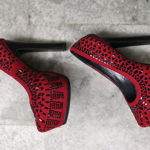 1to3 Pumps New Red with Studs Size 37