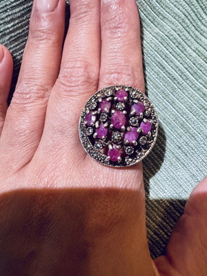 Vintage silver rosette ring with fuchsia-purple rubies and marcasites
