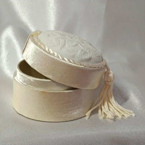 Mini jewelry box like new, beige