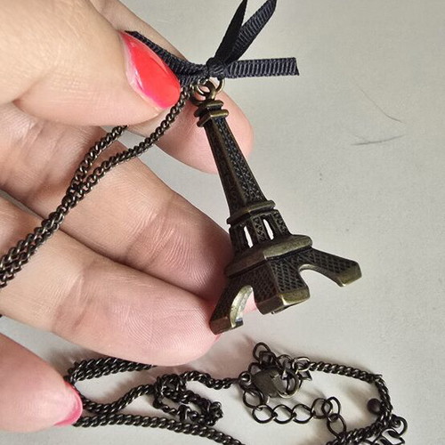 Eiffel Tower Pendant Necklace vintage style, like new