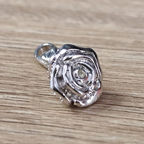 Swarovski Rose Charm μεταχειρισμένο με κούμπωμα για κολιέ ή βραχιόλι