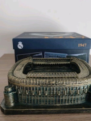 Bronze model of Santiago Bernabeu stadium like new, Real Madrid 1947