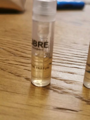 Libre EDP two pieces and Le Parfum sample like new
