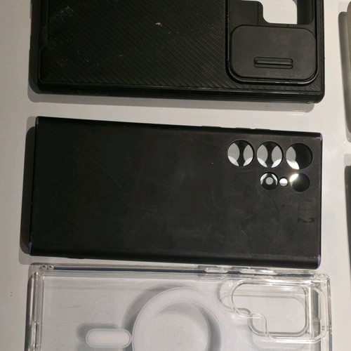 Samsung S22 Ultra cases like new, genuine and Spigen