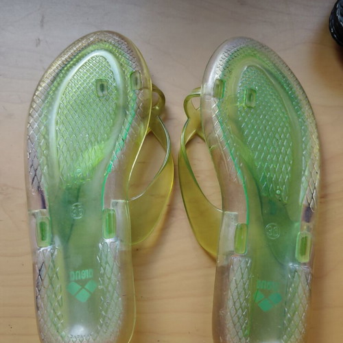 Arena silicone flip flops size 36 like new, green