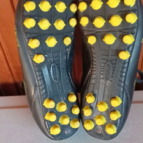 Admiral football shoes size 41 like new, white and yellow