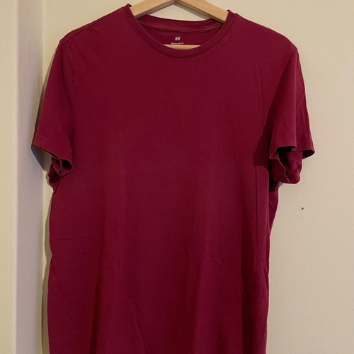 H&M t-shirt burgundy size M like new