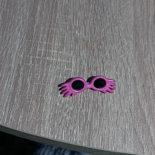Glasses pin like new, pink