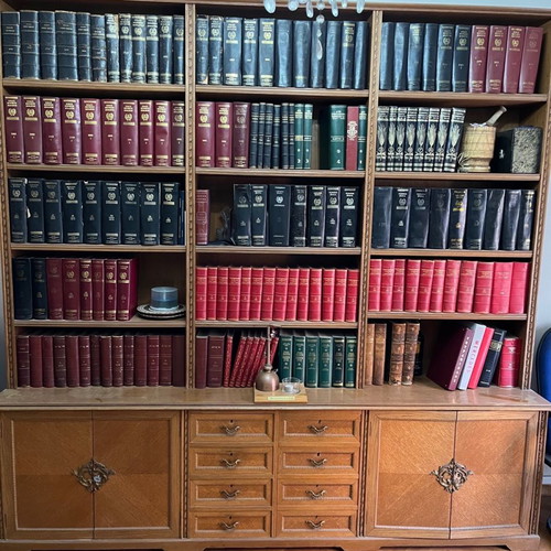 Wooden bookshelf used in very good condition