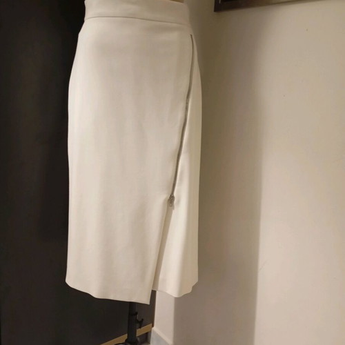 Hugo Boss slim fit women's skirt like new, cream, size 38/40
