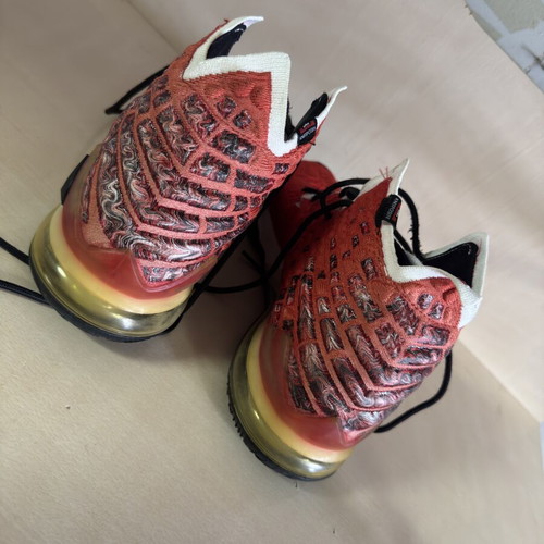 Nike LeBron 17 Air Max Uptempo shoes used, size 46.5, black and red