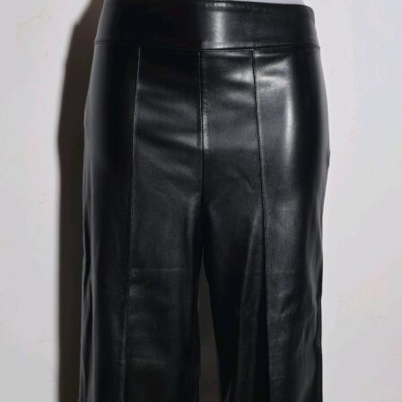 Zara pants made of quality faux leather new with tag, size XS/S