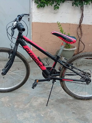 Mountain bike 24 inch used, red, with gears and V-brakes