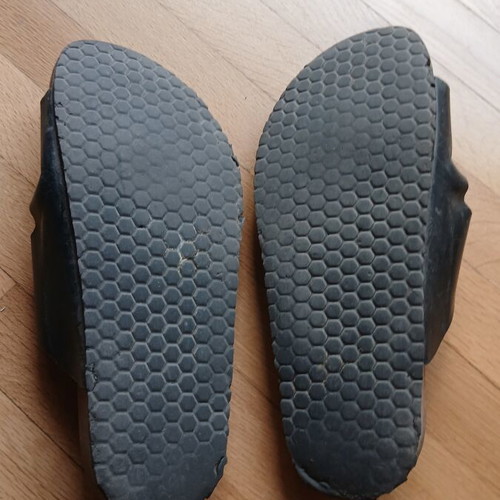 Black leather sandals, size 39