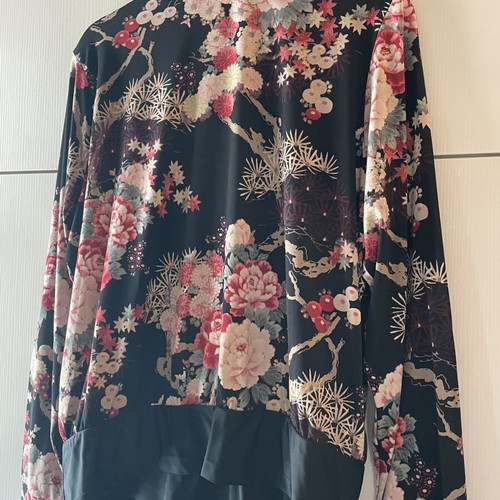 Floral shirt like new, elastic fit sizes L-XL-XXL