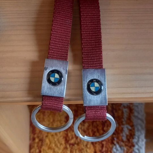 BMW keychain set like new, burgundy color