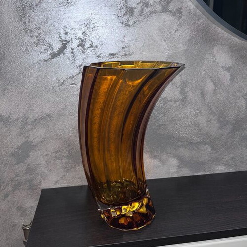 Vintage luxury vase like new with unique style