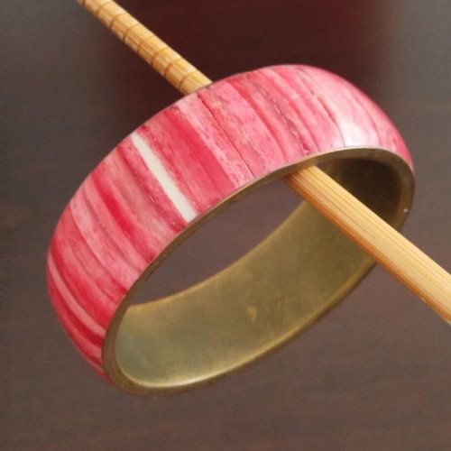 Bangle vintage style like new, brass and painted horn