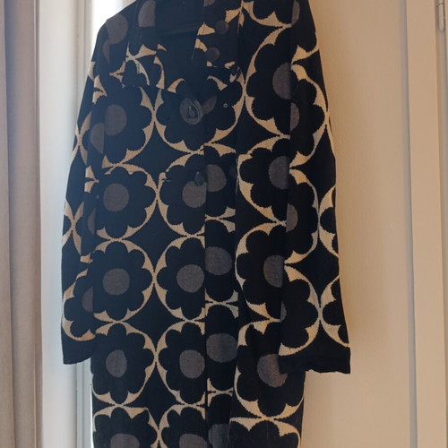Wool coat, modern and comfortable, black and white, size M
