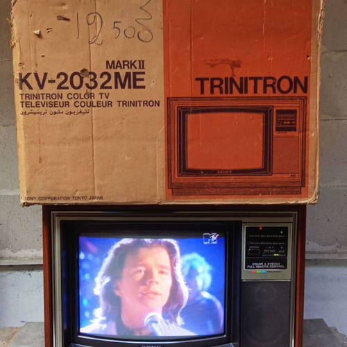 Sony Trinitron KV-2032 retro cabinet TV used, 1980s