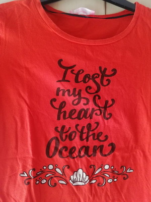 Pink Woman red cotton t-shirt used, size medium