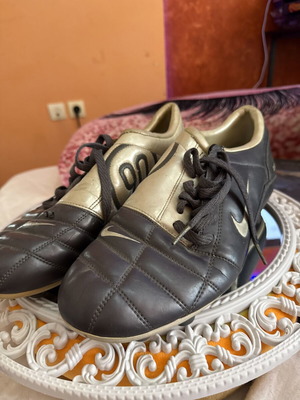 Nike Total 90 football boots, size 45, black and gold