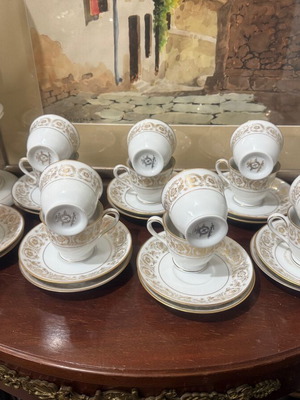 Noritake cups like new, set of 14 with saucers