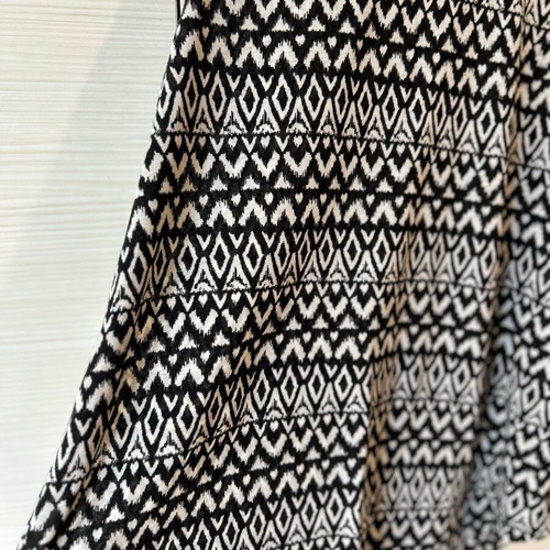 H&M sleeveless top like new with geometric print, size S