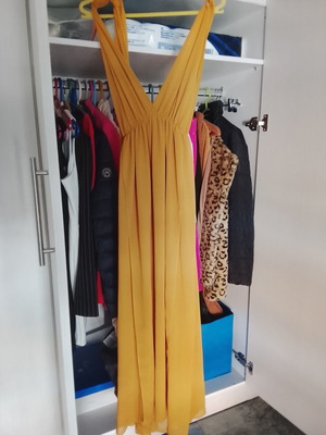 Μακρύ βραδυνό φόρεμα Issue Fashion σαν καινούργιο, κίτρινο, μέγεθος S